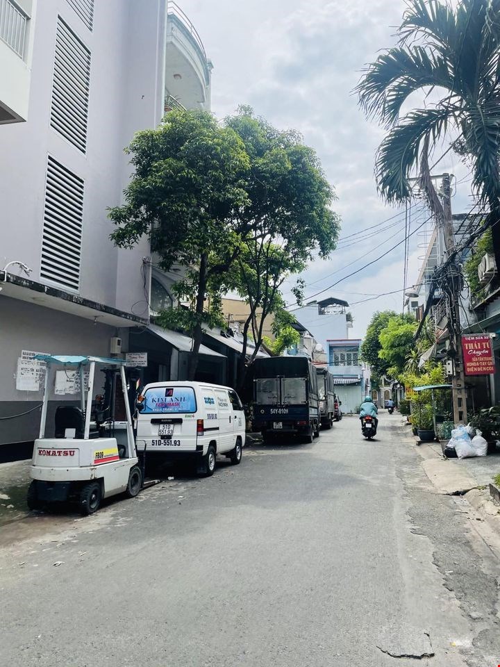 Bán nhà Đường Bình Thành, Bình Tân, 300m2, ngang 10m, hẻm xe tải tránh, giá rẻ Bán nhà Đường Bình Thành, Bình Tân, 300m2, ngang 10m, hẻm xe tải tránh, giá rẻ