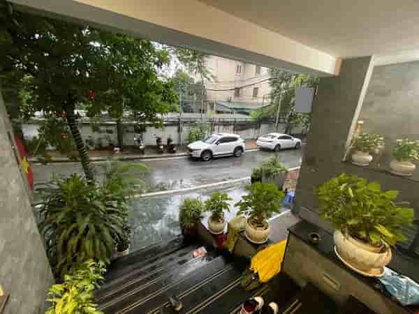 Bán tòa nhà Apartment phố Trịnh Công Sơn 200m2 8 tầng doanh thu cho thuê 280tr/tháng giá 99 tỷ