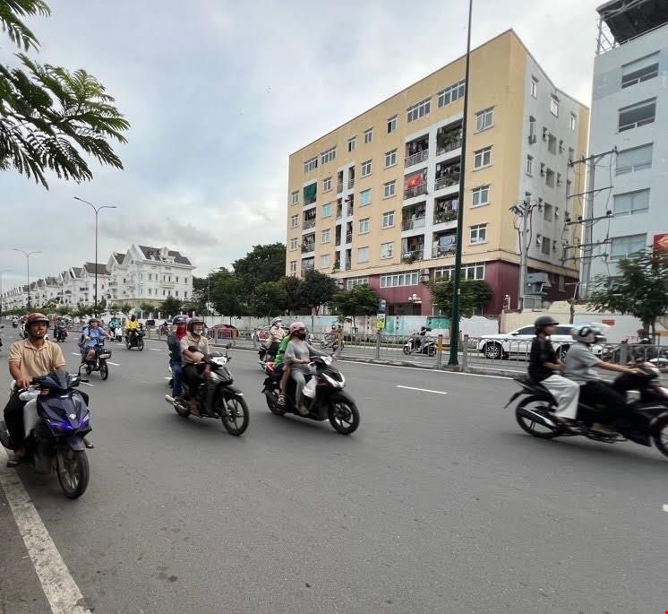 Bán nhà hẻm xe hơi Dương Quảng Hàm, Gò Vấp, 56m², 5 tầng, gần Emart, giá 7.45 tỷ TL