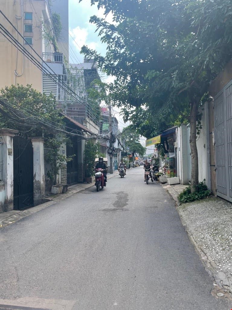 Bán nhà Gò Vấp, Phạm Văn Chiêu, hẻm xe hơi, gần khu DreamHome, 43m², 3 tầng, 4PN, 5.3 tỷ TL