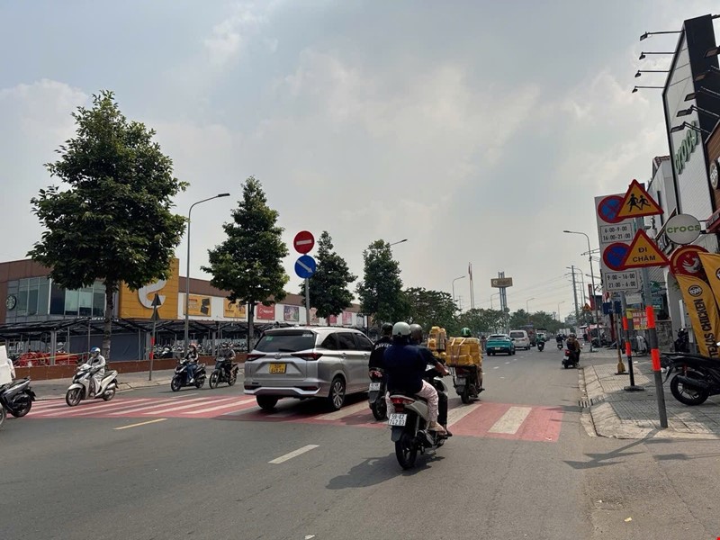 Bán nhà hẻm xe hơi Phan Văn Trị,Gò Vấp, ngay Emart, 36M² x4 tầng,4PN, 5.6 tỷ TL