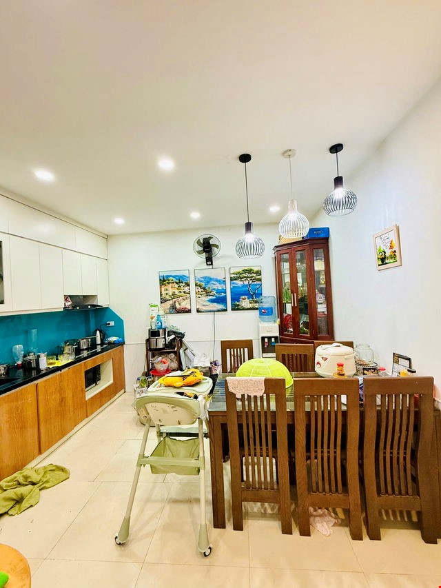Bán Gấp Nhà Cầu Giấy 40m2 – 5 Tầng - Mặt tiền 4.5m – Giá chỉ 8 tỷ