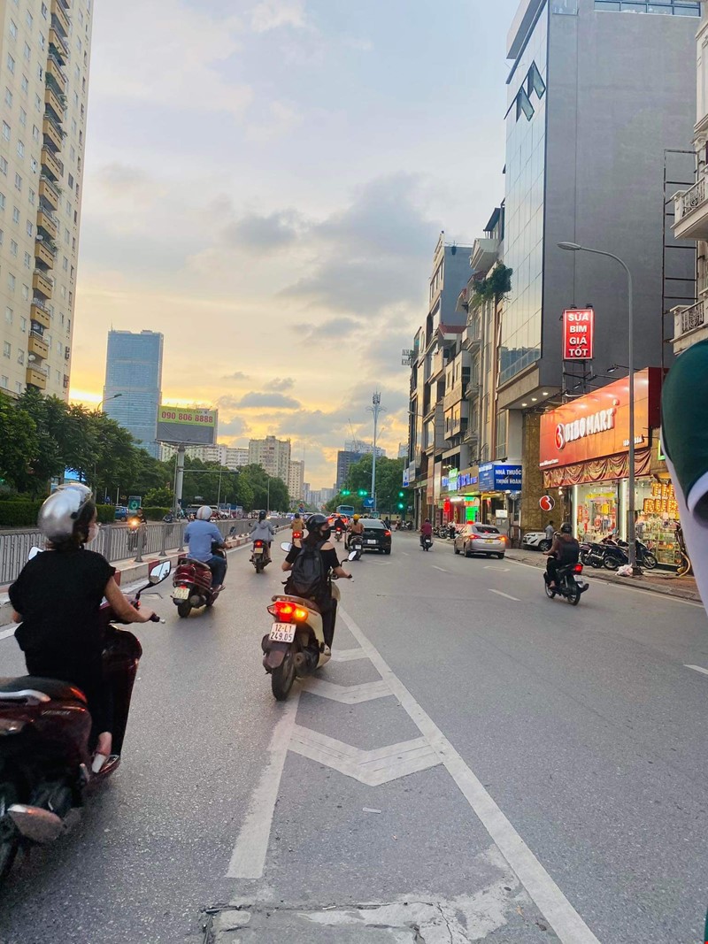 Bán nhà mặt phố,kinh doanh,ô tô đỗ cửa Nguyễn Chánh Cầu Giấy.DT 66m², 5T MT 4m, giá 29.5tỷ.