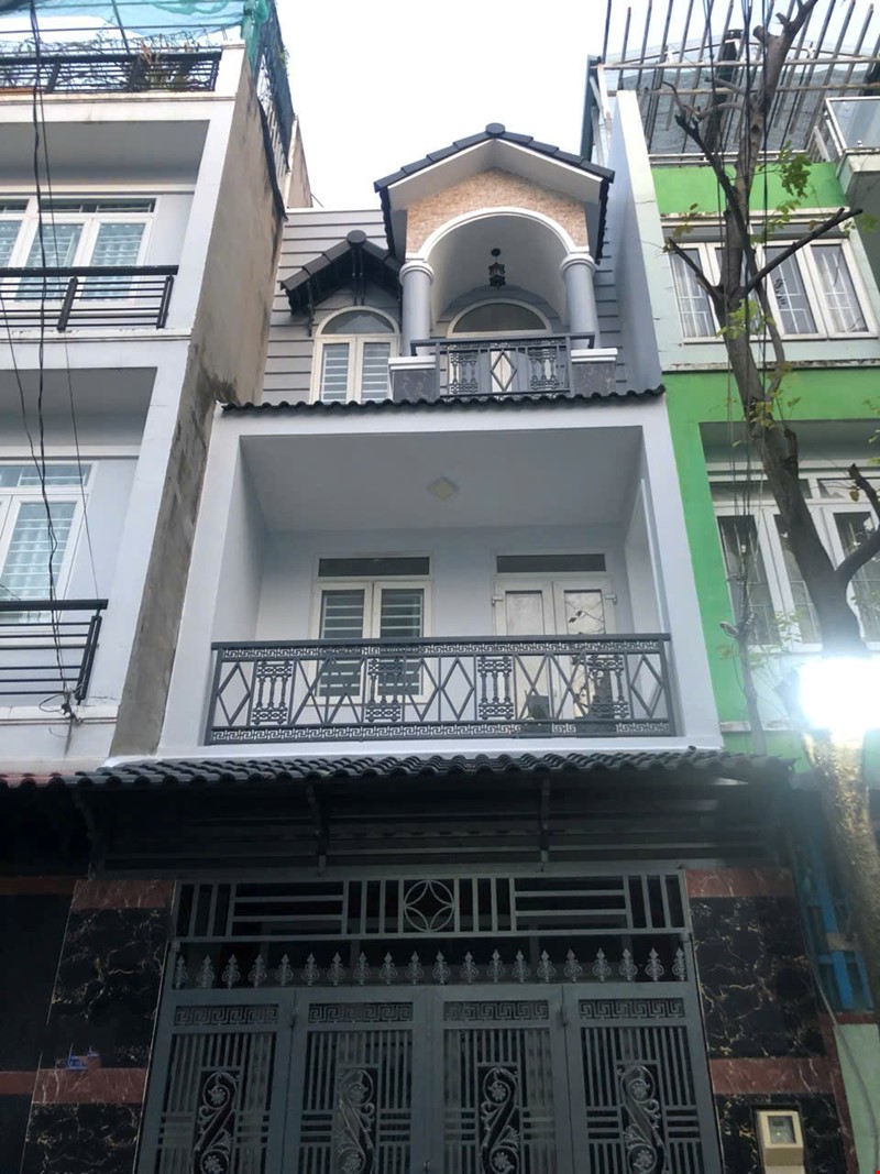 Bán Nhà bán 4 tầng Ngay trung tâm giá chỉ 6,5 tỷ