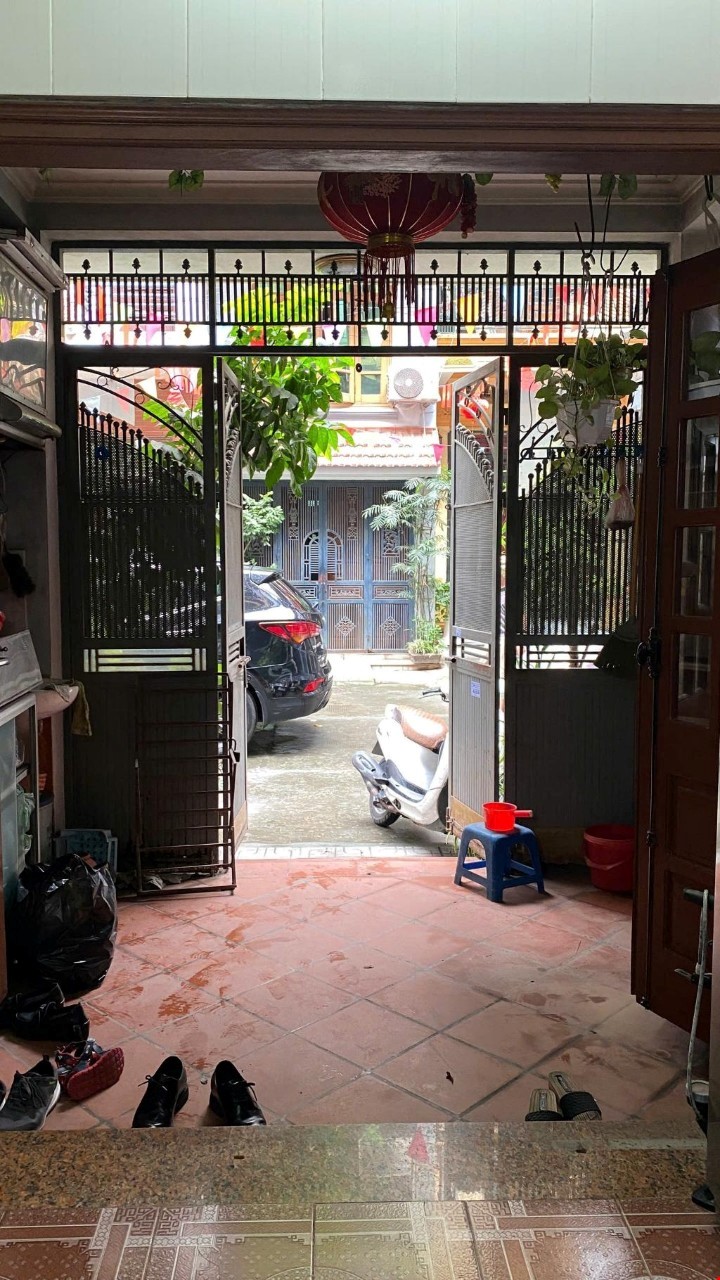 HÃY XEM NHANH CĂN NHÀ BẠN ĐANG MUỐN SỞ HỮU. TRƯỚC NHÀ Ô TÔ DỪNG ĐỖ, VÀO NHÀ - DT 40M, DÂN XÂY 4 TẦN