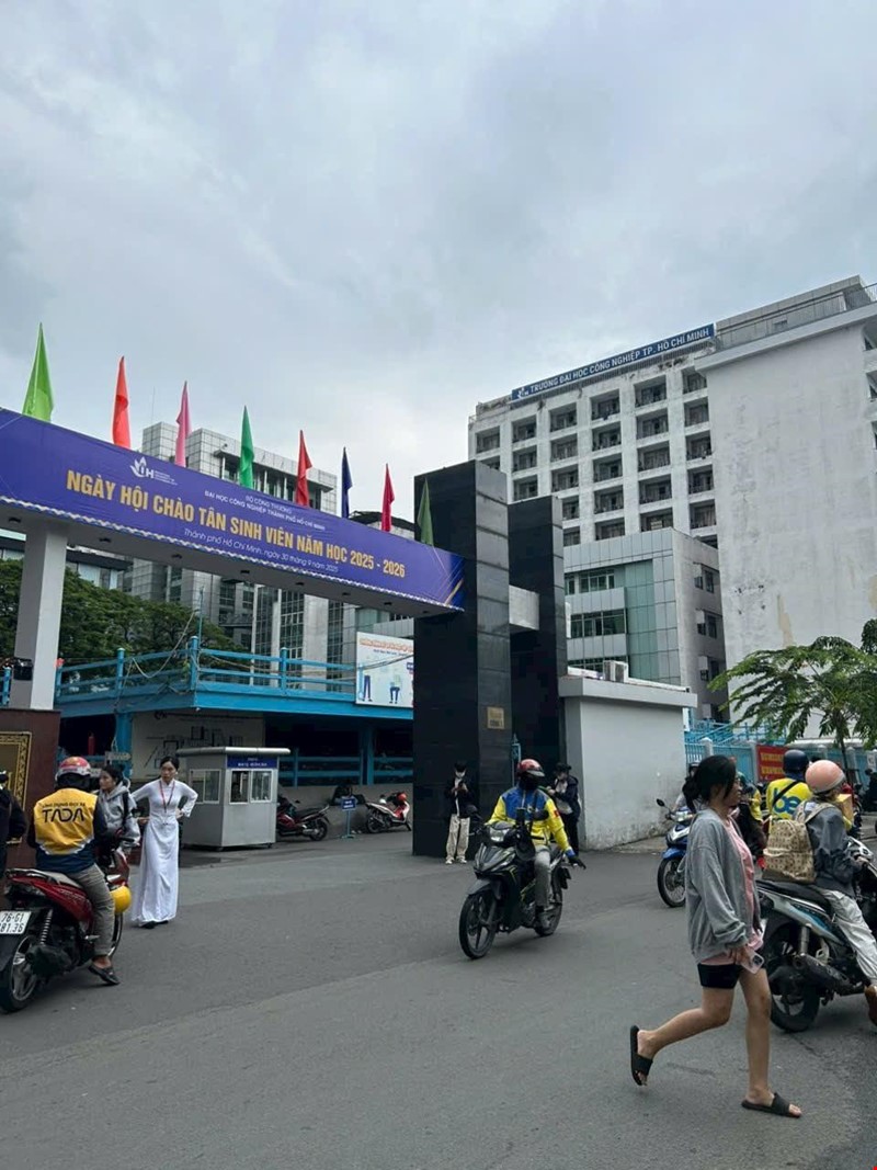 ban-nha-go-vap-hem-xe-hoi -nguyen-thai-son-ngay-dhcn4-94m²-4-tang-11pn-965-ty-tl-pr7615