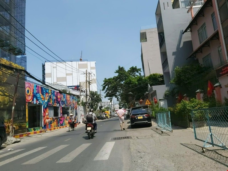 ban-nha-go-vap-hem-xe-hoi-le-quang-dinh-giap-pham-van-dong-4-x-13-3pn-hon-5-dong-pr7405