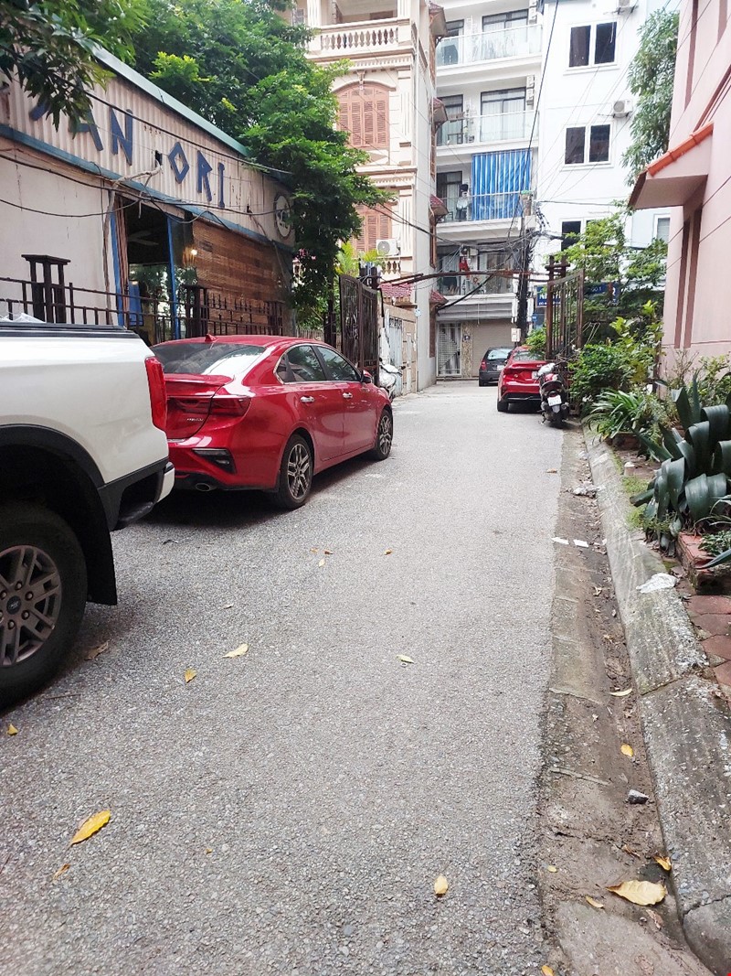 ban-dat-khu-phan-lo-can-bo-hoc-vien-ctqg-hcm-ngo-o-to-tranh-nhau-khu-hiem-nha-ban-dan-tri-cao-pr7649