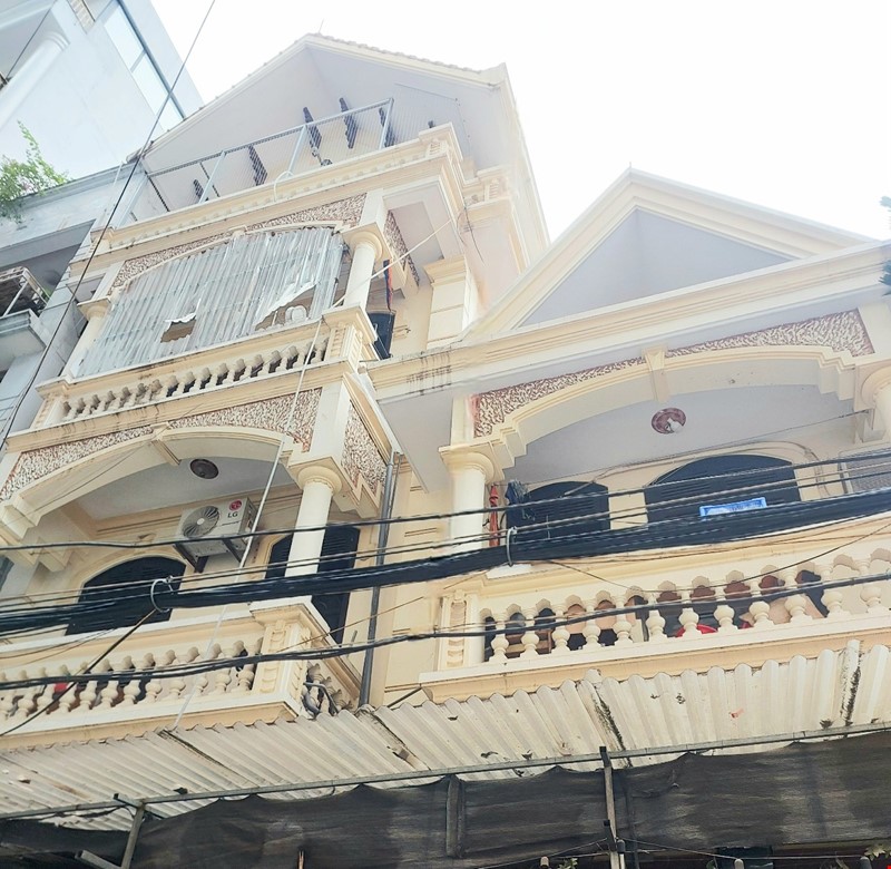 biet-thu--trung-hoa-cau-giay--lo-goc-3-thoang--gan-ho-dieu-hoa-pr7654