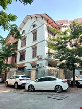 sieu-pham-biet-thu-lo-goc-tai-nghia-do-cau-giay-duong-hoang-quoc-viet--o-to-tranh-via-he-rong--k-pr7673