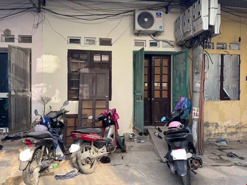 ban-dat-phan-lo-duong-o-to-tranh-nhau-o-to-vao-dat-pr7678